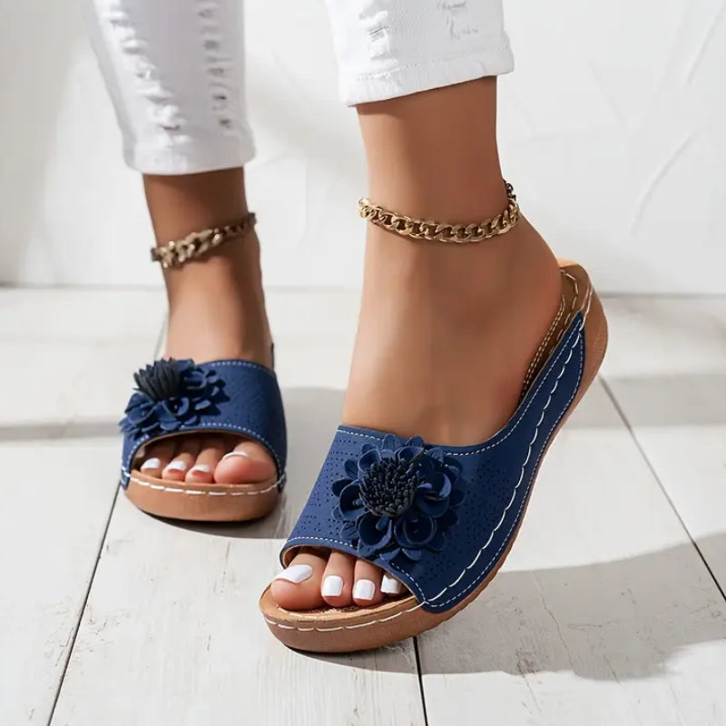 Comfortable Women's Seniva walking sandals with orthopedic arch support and lightweight design.