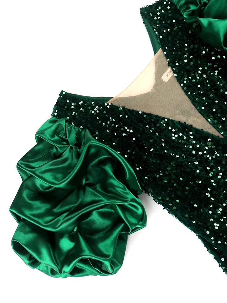 Vintage-inspired shimmering puff-sleeve plus-size dress, a glamorous and festive piece of women's fashion.