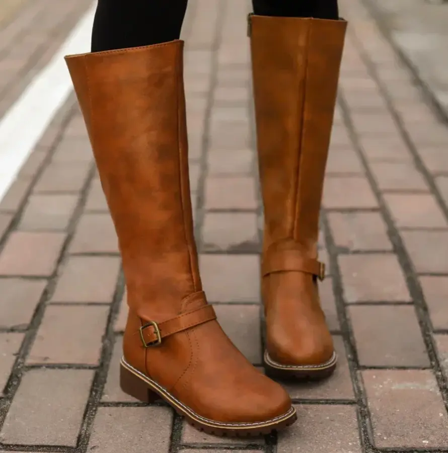 Fashionable Siena knee-high boots, women's block heel design adds a chic touch to any outfit.