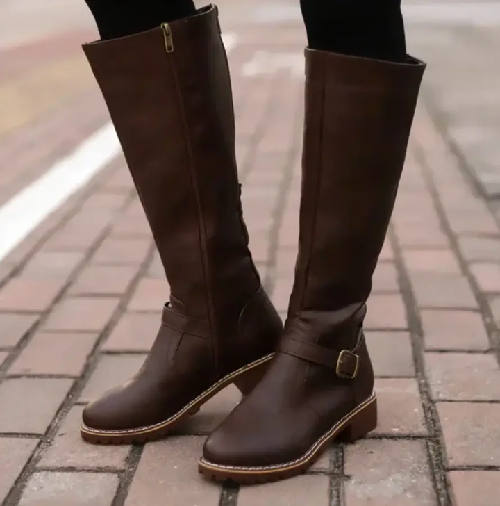 Siena women's knee-high boots with sturdy block heel, ideal for comfortable and elegant winter style.