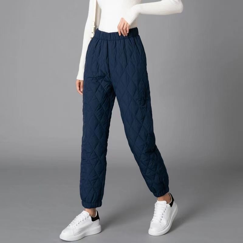 Chic women's Sierra quilted pants with a relaxed fit, featuring a stylish diamond stitch for everyday elegance.