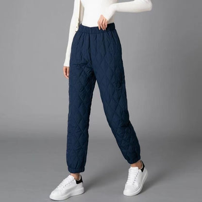 Chic women's Sierra quilted pants with a relaxed fit, featuring a stylish diamond stitch for everyday elegance.