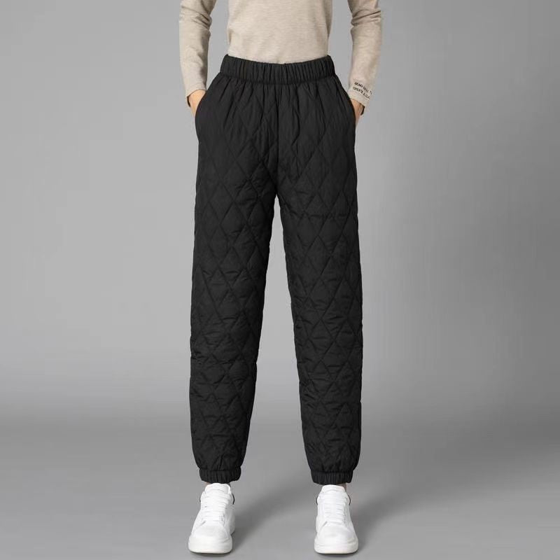Warm women's Sierra quilted pants, designed for ultimate comfort and chic winter style with a cozy diamond stitch.