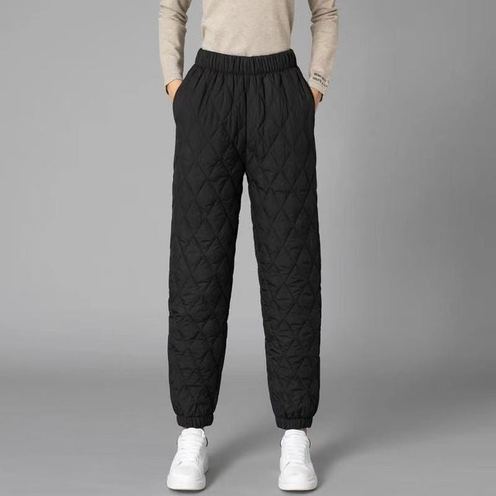 Warm women's Sierra quilted pants, designed for ultimate comfort and chic winter style with a cozy diamond stitch.
