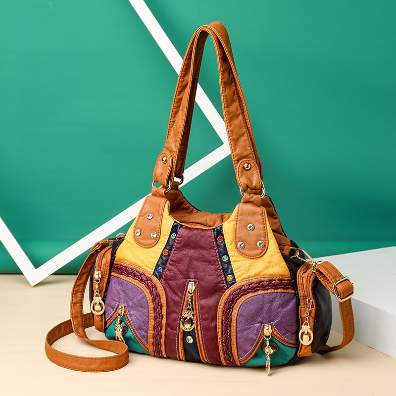Signature faux leather purse for women. An elegant & versatile fashion accessory, ideal for everyday.