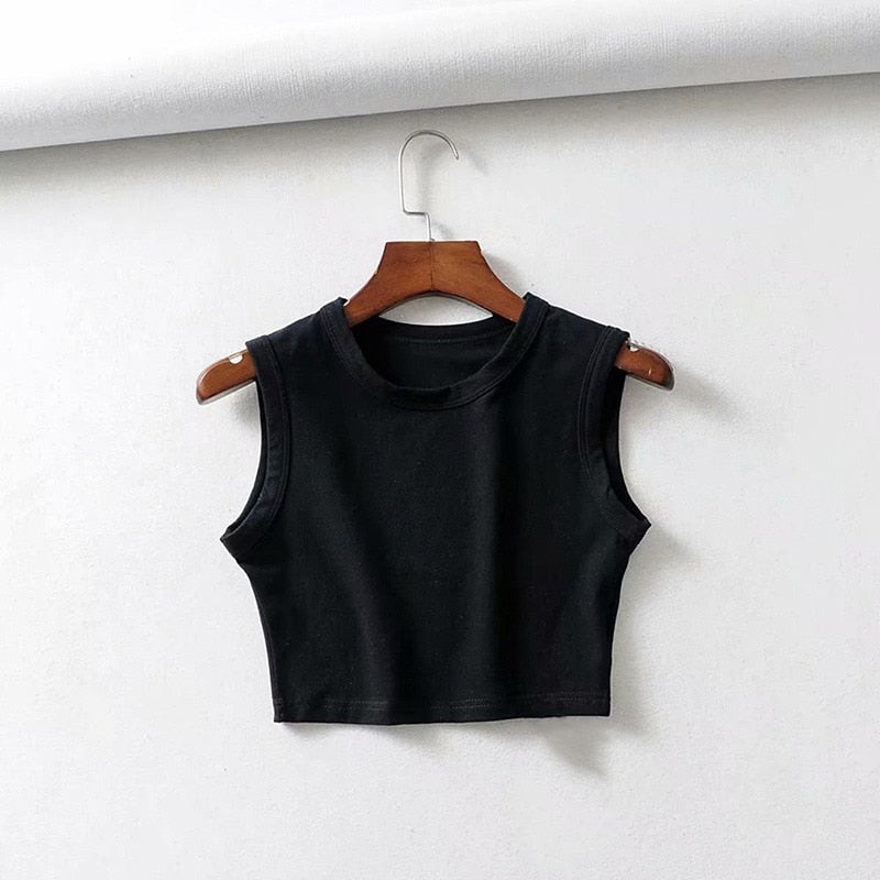 Comfortable women's sleeveless crop top, lightweight fabric with a fitted style for everyday wear.