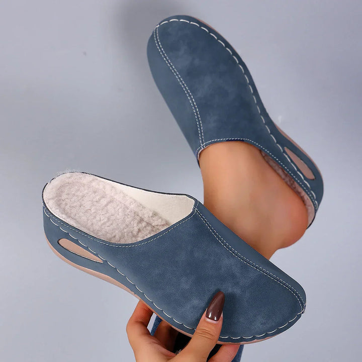 Women's slip-on comfort clogs for all-day wear. Cushioned footbed & lightweight design ideal for everyday casual style.