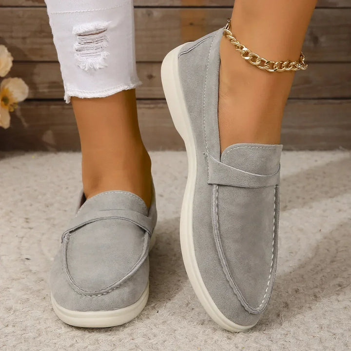 Stylish women's slip-on flats, comfortable & versatile, ideal for office or casual outfits.