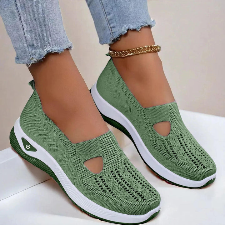 Women's slip-on summer sneakers with arch support, perfect for comfortable everyday walking.
