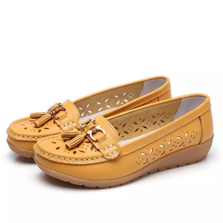 Elegant women's moccasin sandals, combining summer style with essential arch support.