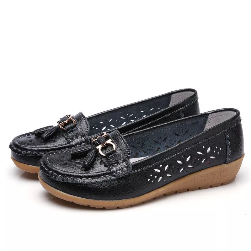Stylish women's soft moccasin sandals, great for everyday wear and warm weather.