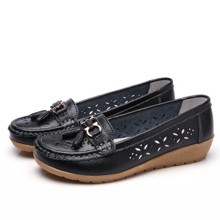 Stylish women's soft moccasin sandals, great for everyday wear and warm weather.