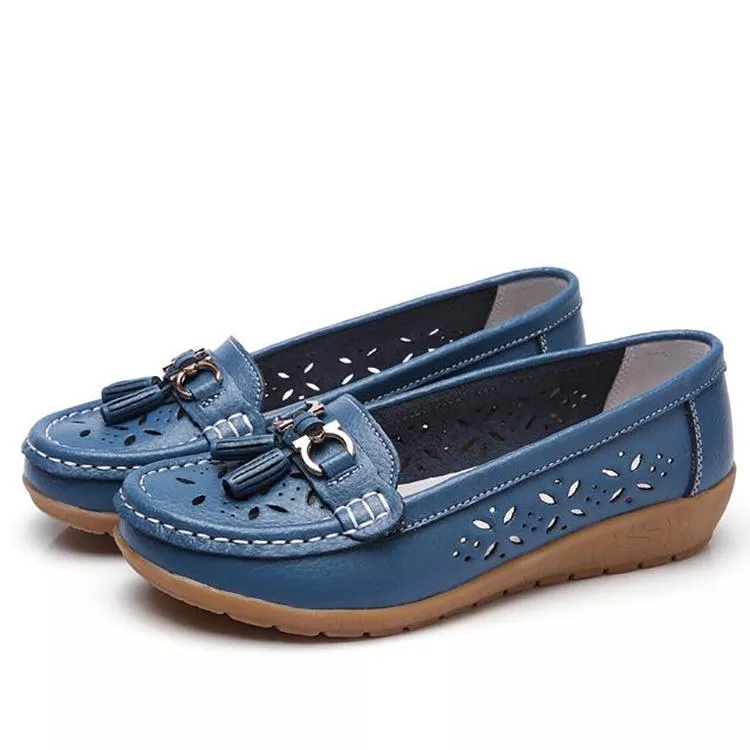 Women's casual moccasin sandals with excellent arch support, designed for all-day comfort.