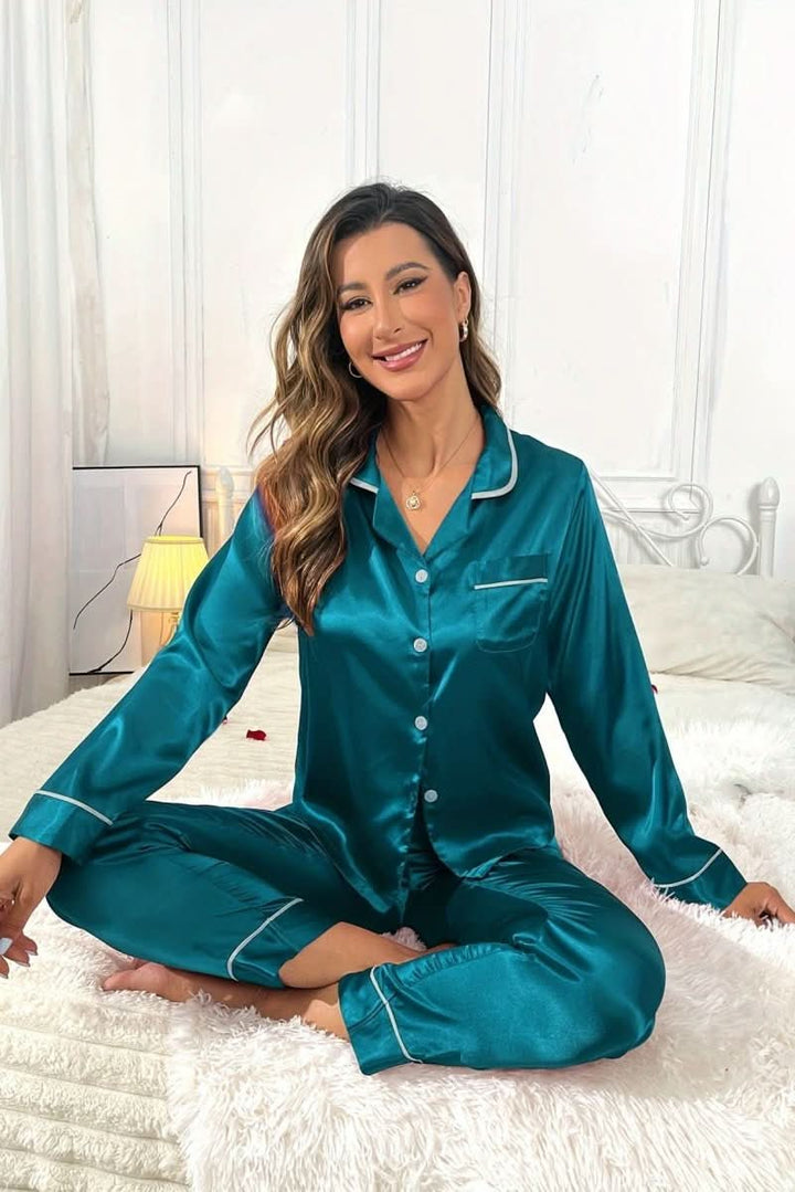 Two-piece women's pajama set, cozy & soft nightwear with practical pockets for everyday comfort at home.