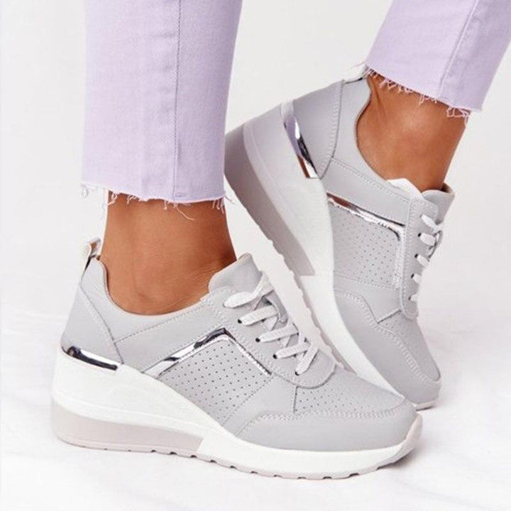 Comfortable women's sneakers with soft cushioning. Ideal for daily wear, flexible fit & supportive design.