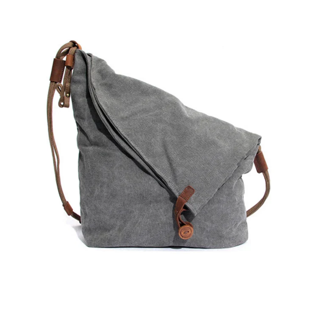 Chic women's shoulder bag for everyday fashion. Soft, spacious design with a secure zipper, ideal for any outfit.