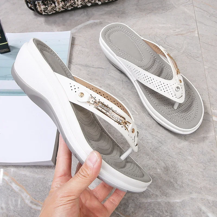 Women's softly padded orthopedic sandals, ideal for all-day comfort and support.