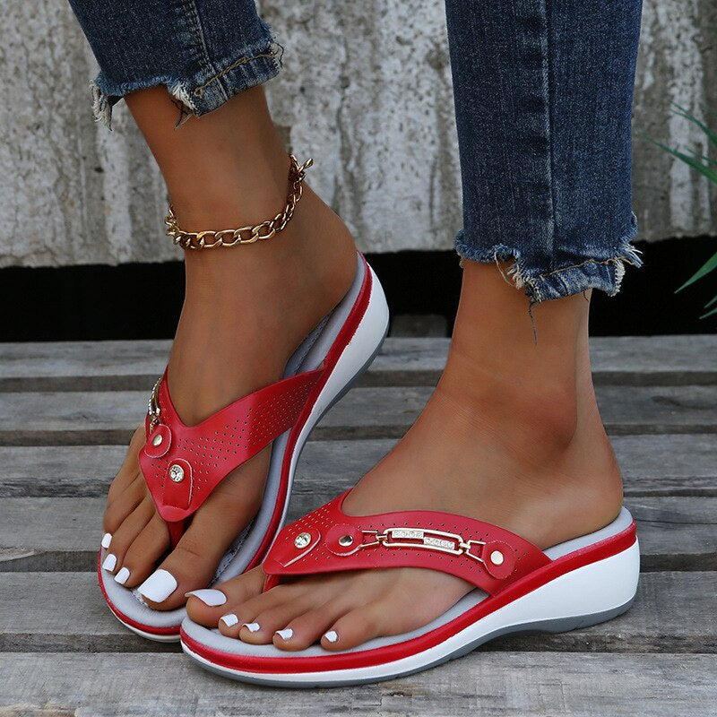 Adjustable women's orthopedic sandals, featuring soft padding & arch support, perfect for walking.
