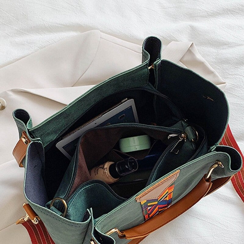 Stylish women's PU leather shoulder tote bag. Perfect for everyday carry, work, or travel. Fashion accessory.