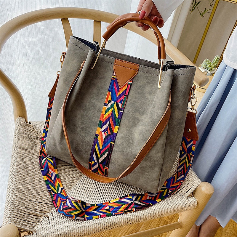 Fashionable women's PU leather tote bag, a stylish everyday carry shoulder bag for work, travel, and daily use.