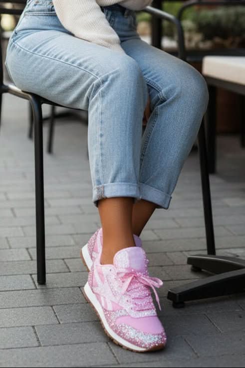 Trendy women's glitter sneakers with dazzling sparkle, ideal for comfortable fashion footwear.
