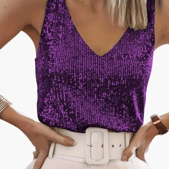 Versatile women's sequin tank, round neck, sleeveless, ideal for party or casual chic.
