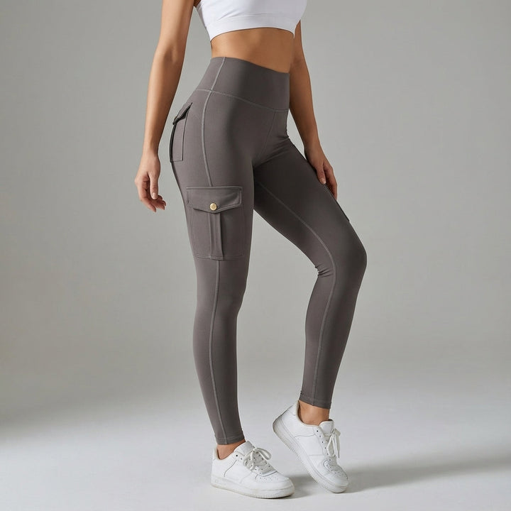 Stylish women's cargo workout pants with functional pockets, offering a high waist and stretchy fit for all activities.