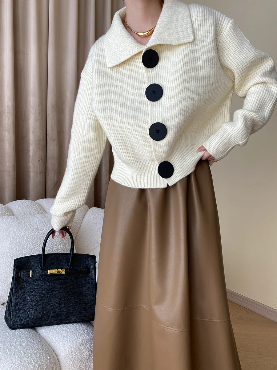 Women's fashion button-down cardigan, perfect oversized autumn layering piece, effortless.