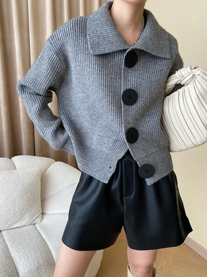 Oversized women's statement cardigan, wide collar, chic and cozy, with front buttons.