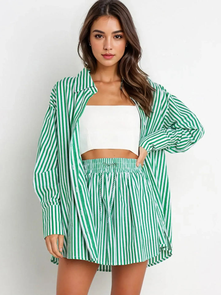 Chic cotton poplin women's two-piece set, featuring a relaxed fit and stylish stripes. Great for lounging.
