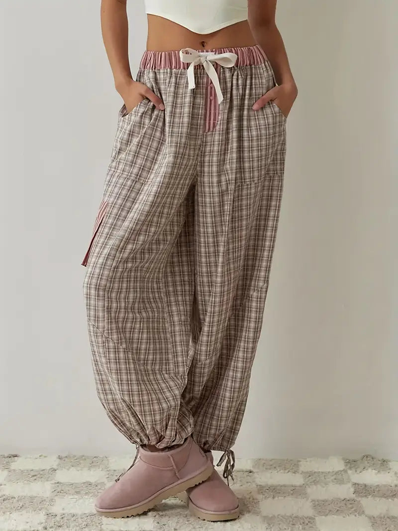 Enjoy comfort in this women's striped plaid lounge set. Perfect homewear & sleepwear for relaxation.