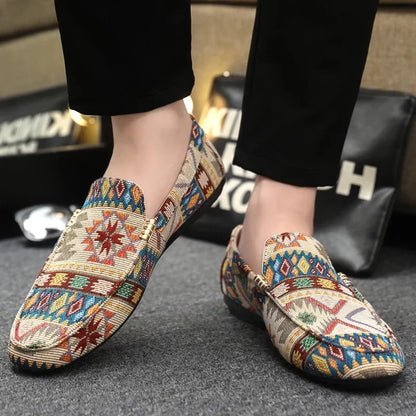 Casual women's Aztec print loafers, breathable and comfortable for all-day summer fashion.