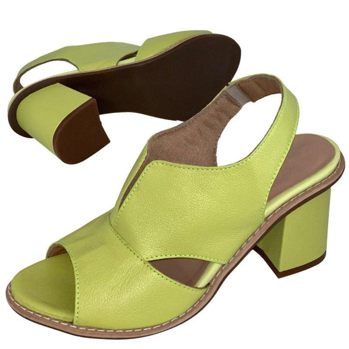 Dressy women's block heel sandals, combining style, comfort, and a secure buckle.