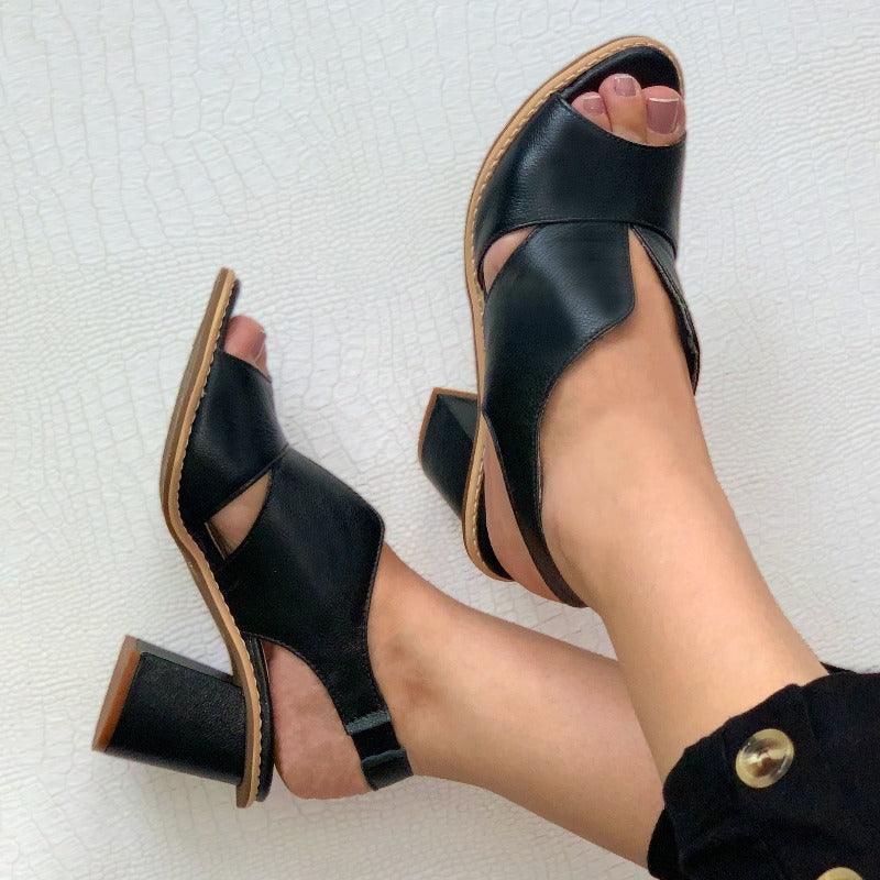 Chic women's heeled buckle sandals, featuring a stable block heel for summer fashion.