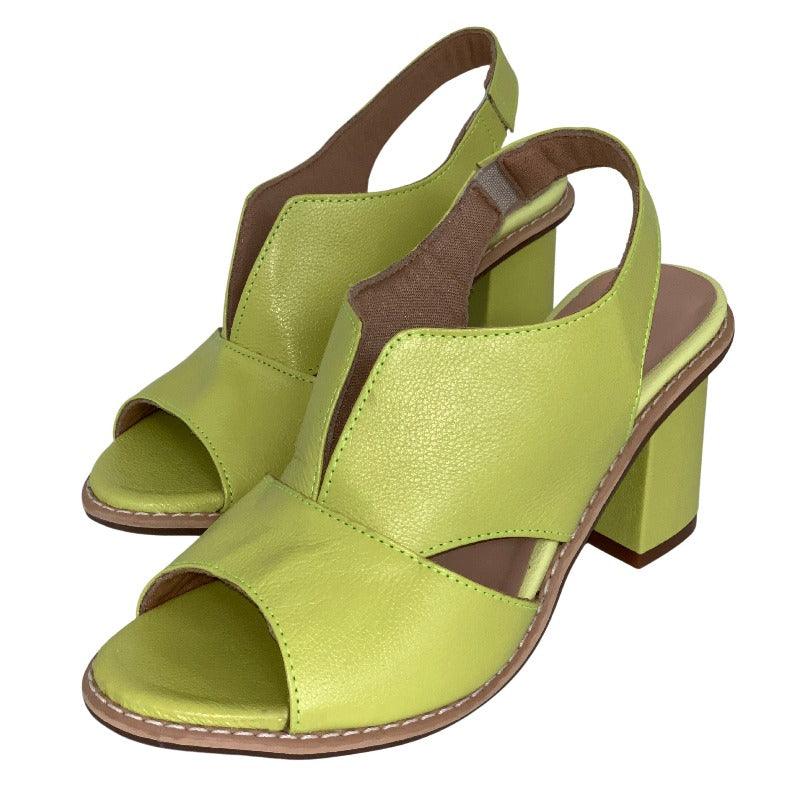 Comfortable women's open-toe sandals with a fashionable block heel, for all-day wear.