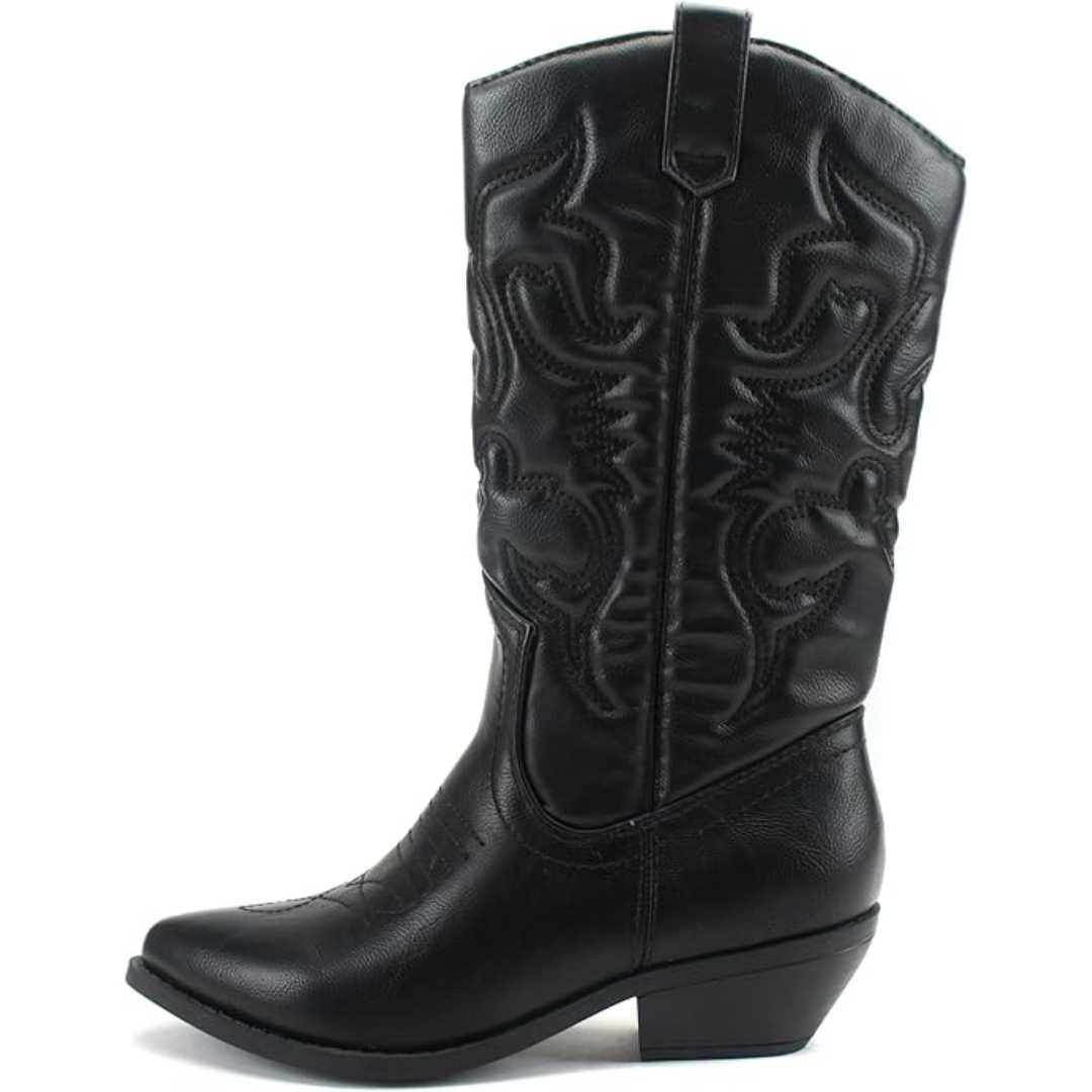 Gracia women's pull-on cowboy boots with a sleek pointed toe. Perfect for casual fall outfits.