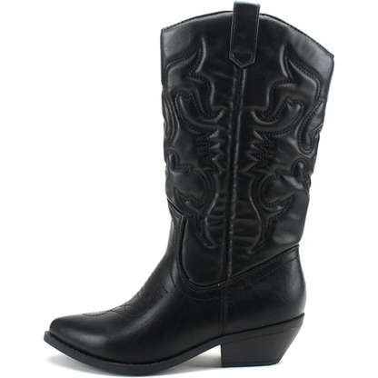 Gracia women's pull-on cowboy boots with a sleek pointed toe. Perfect for casual fall outfits.