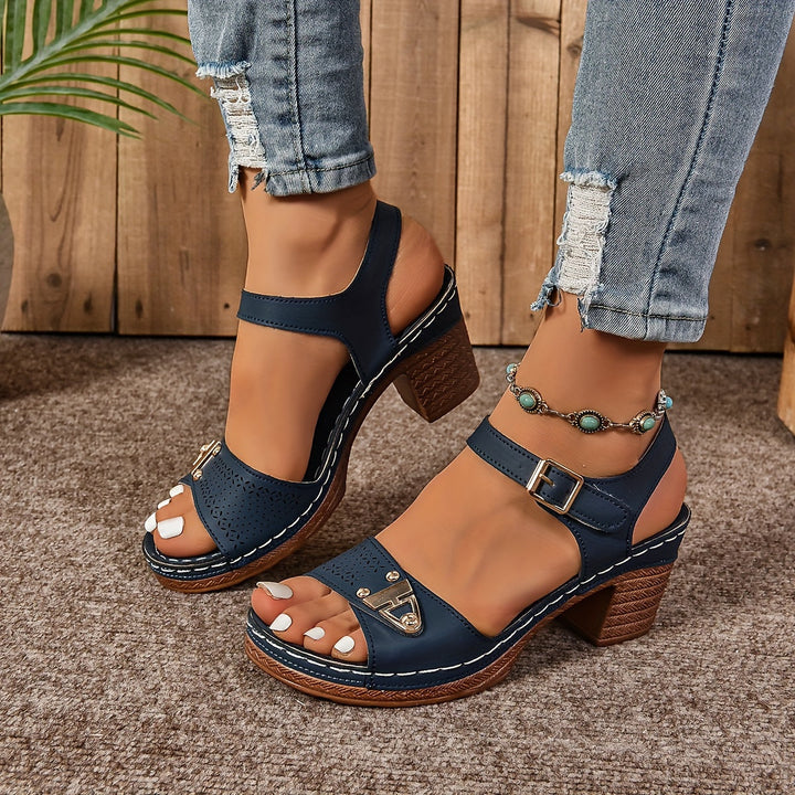 Practical open-toe women's sandals, versatile for casual summer outfits.