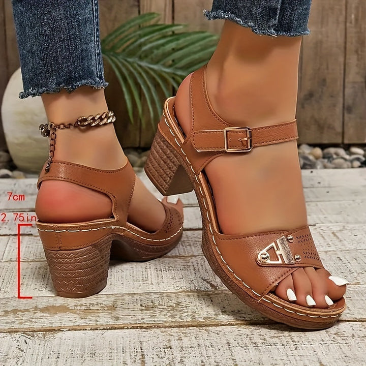 Women's casual flat sandals, offering versatile style and supreme comfort for daily wear.