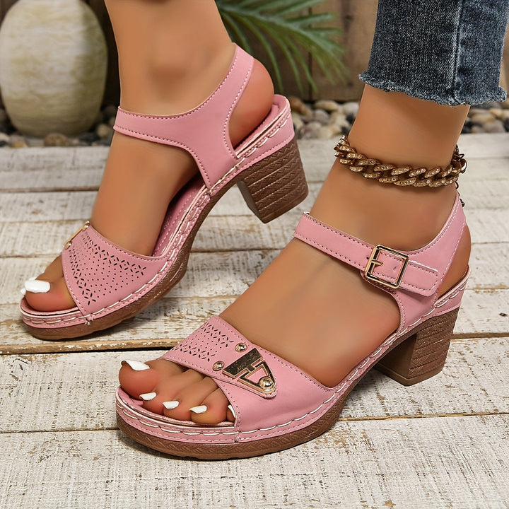 Durable women's everyday sandals, combining stylish design with comfort.