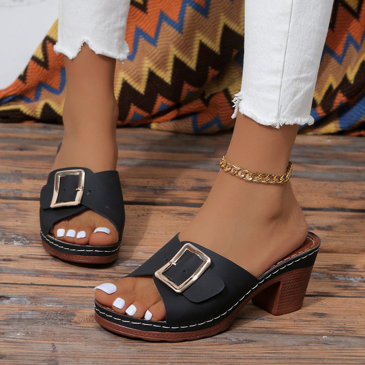 Versatile chic women's sandals, offering open-toe style and everyday comfort for summer.