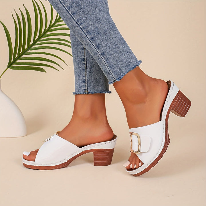 Lightweight versatile open-toe flats for women, perfect for casual everyday summer comfort.