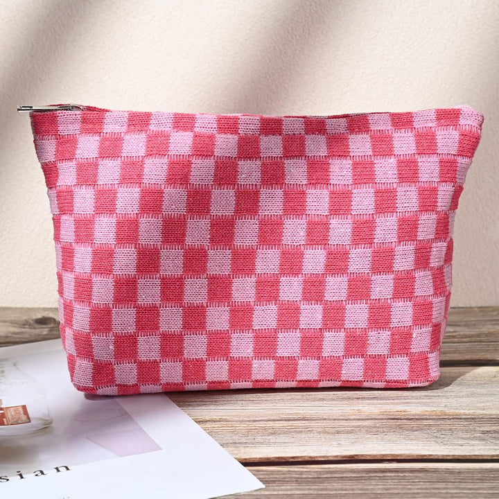 Classy 2-piece checked make-up and cosmetic bag set.