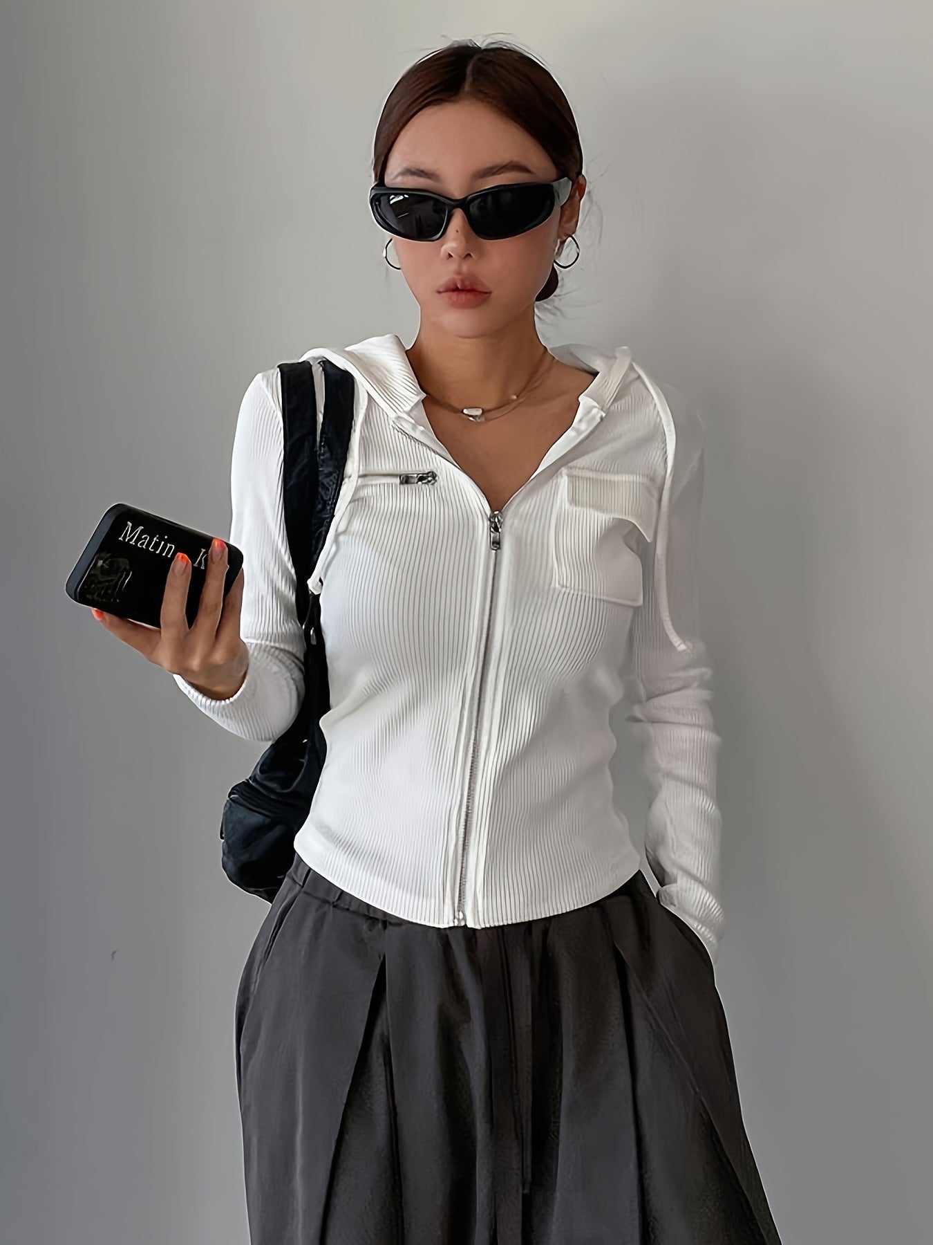 Versatile women's cropped hoodie, ideal as a spring layering piece or standalone trendy summer top.
