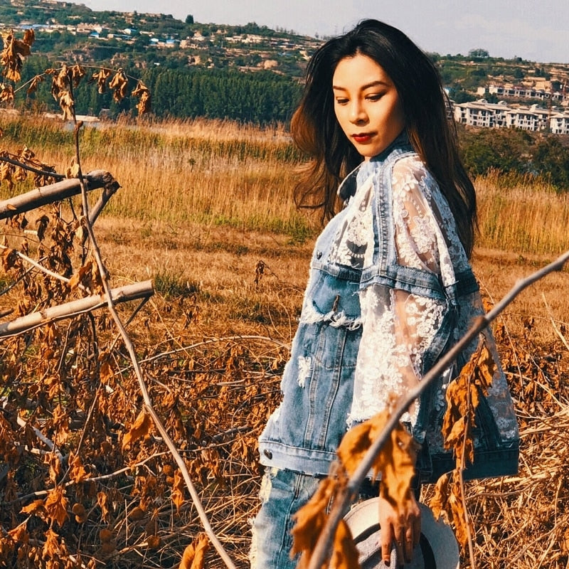 Women's versatile denim jacket featuring frayed edges. Offers a modern, casual look for everyday style.
