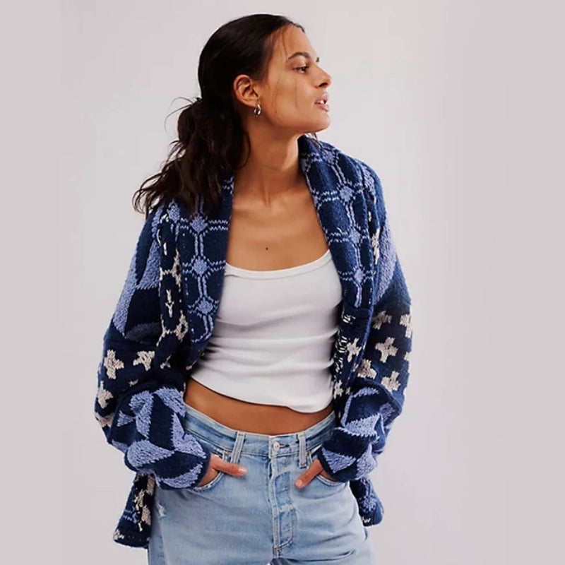 Stylish women's oversized knitted outerwear cardigan, ideal for effortless warmth & winter fashion.