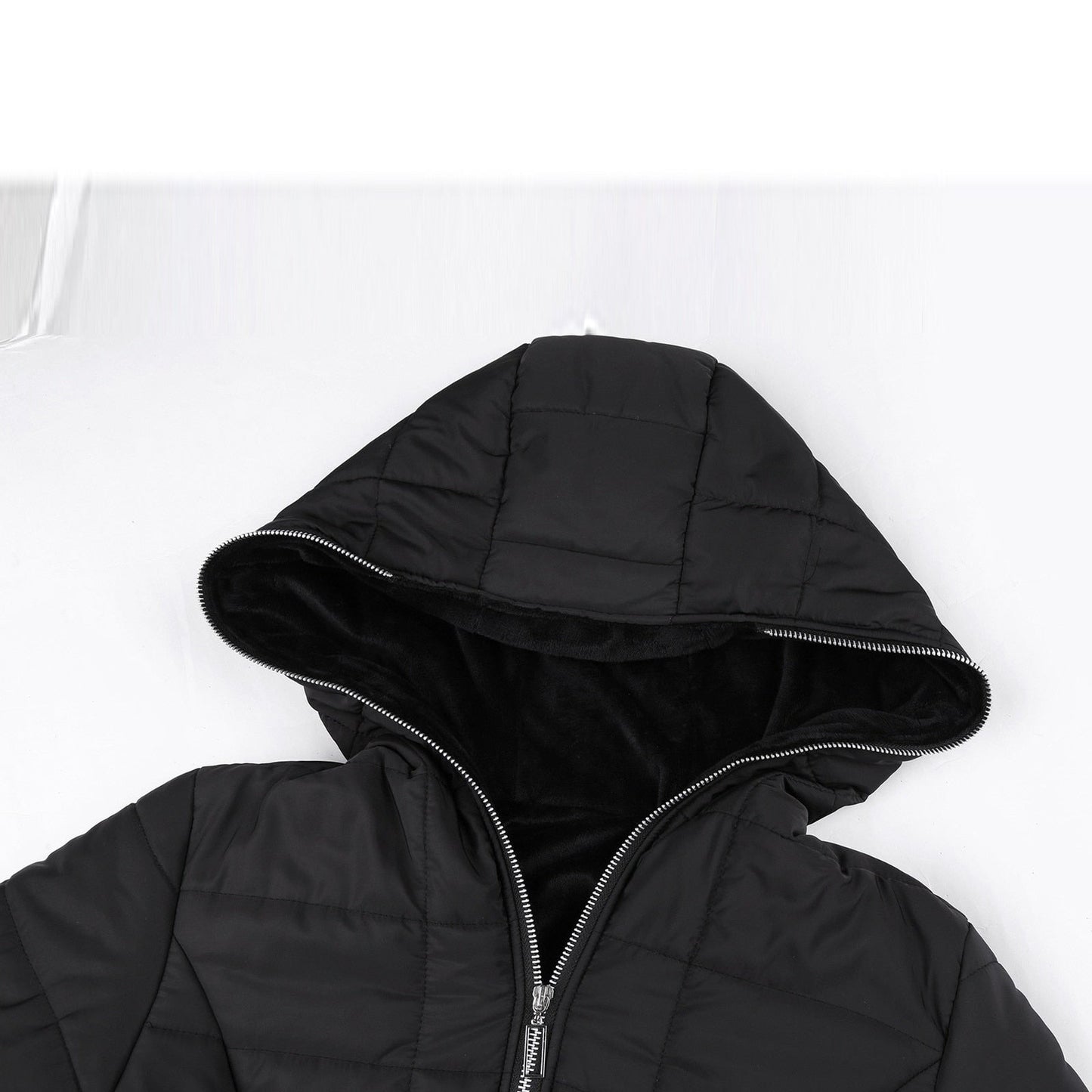 Versatile women's padded winter coat, a chic and warm jacket suitable for cold weather and everyday wear.
