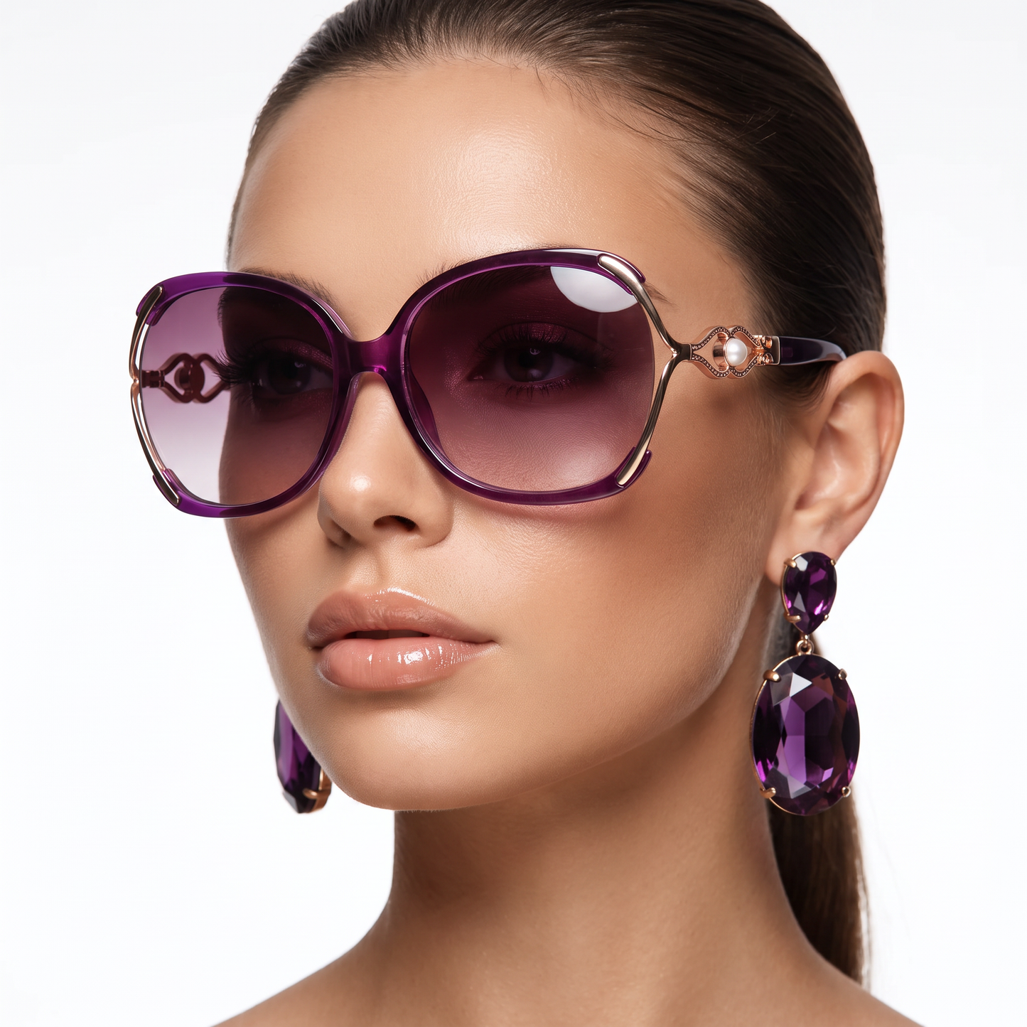 Elegant women's round frame sunglasses, providing UV400 protection for a chic summer look.