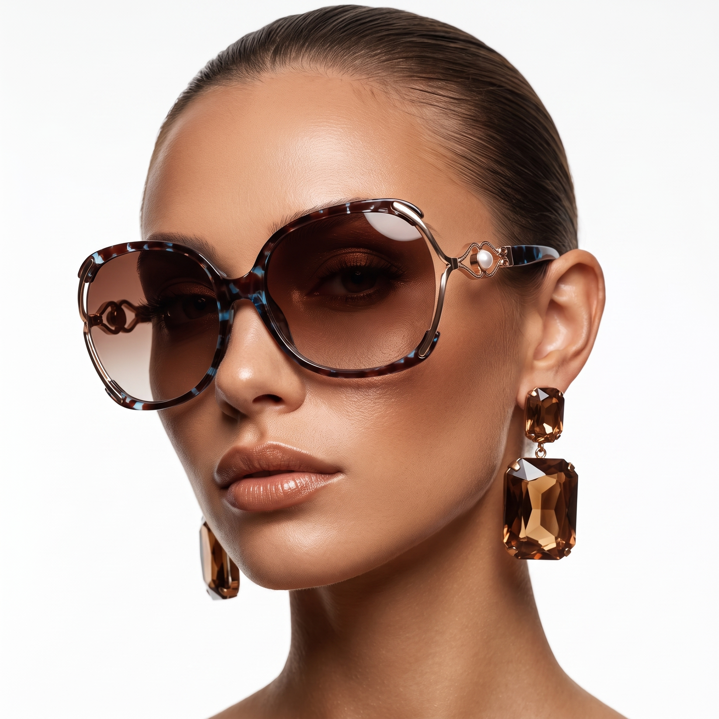 UV400 protected women's round sunglasses, a stylish and essential summer fashion accessory.