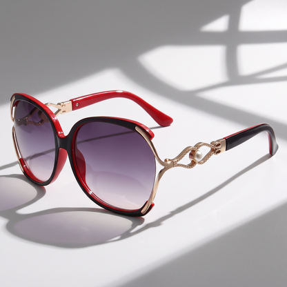 Women's stylish round frame sunglasses, offering UV400 eye protection for any sunny day.